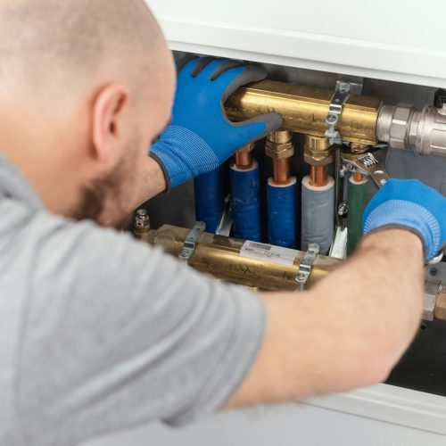 professional-plumber-installing-plumbing-manifolds-L5WM4YL